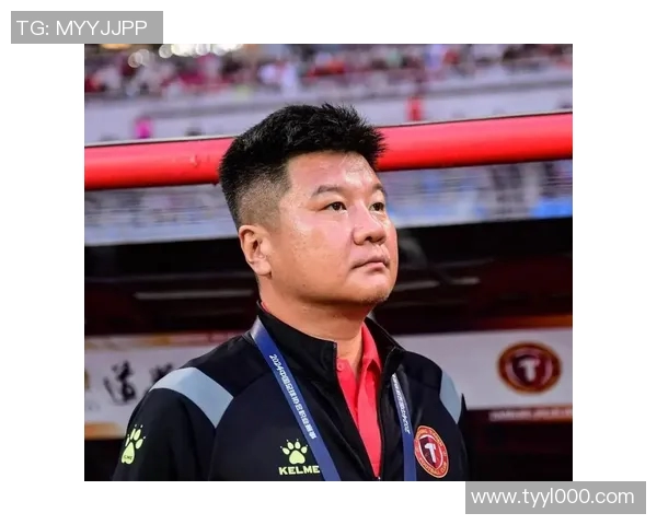 从球场到教练席足球明星转型教练的传奇故事与挑战